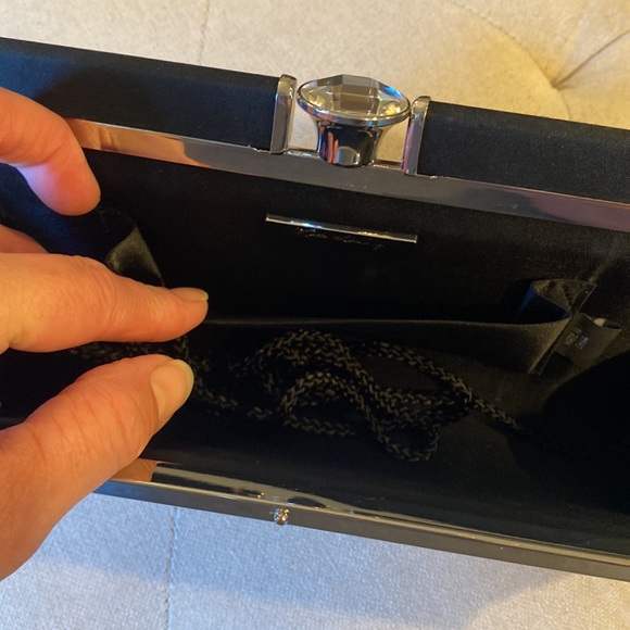 Black clutch or has strap. Excellent condition! - Picture 6 of 10